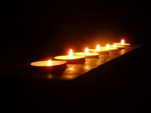 211386_candles_in_a_row_1.jpg